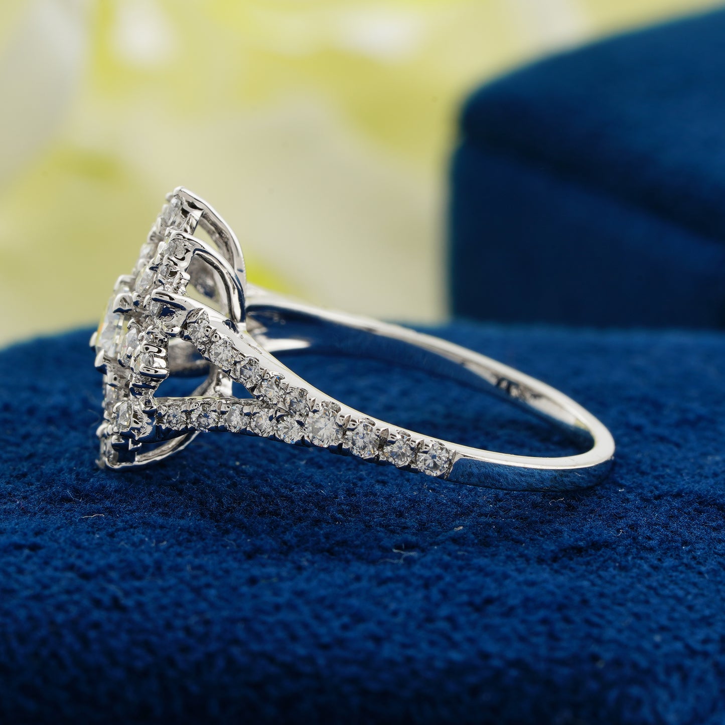 Snowflake Radiance Diamond Ring – A Whisper of Winter’s Magic