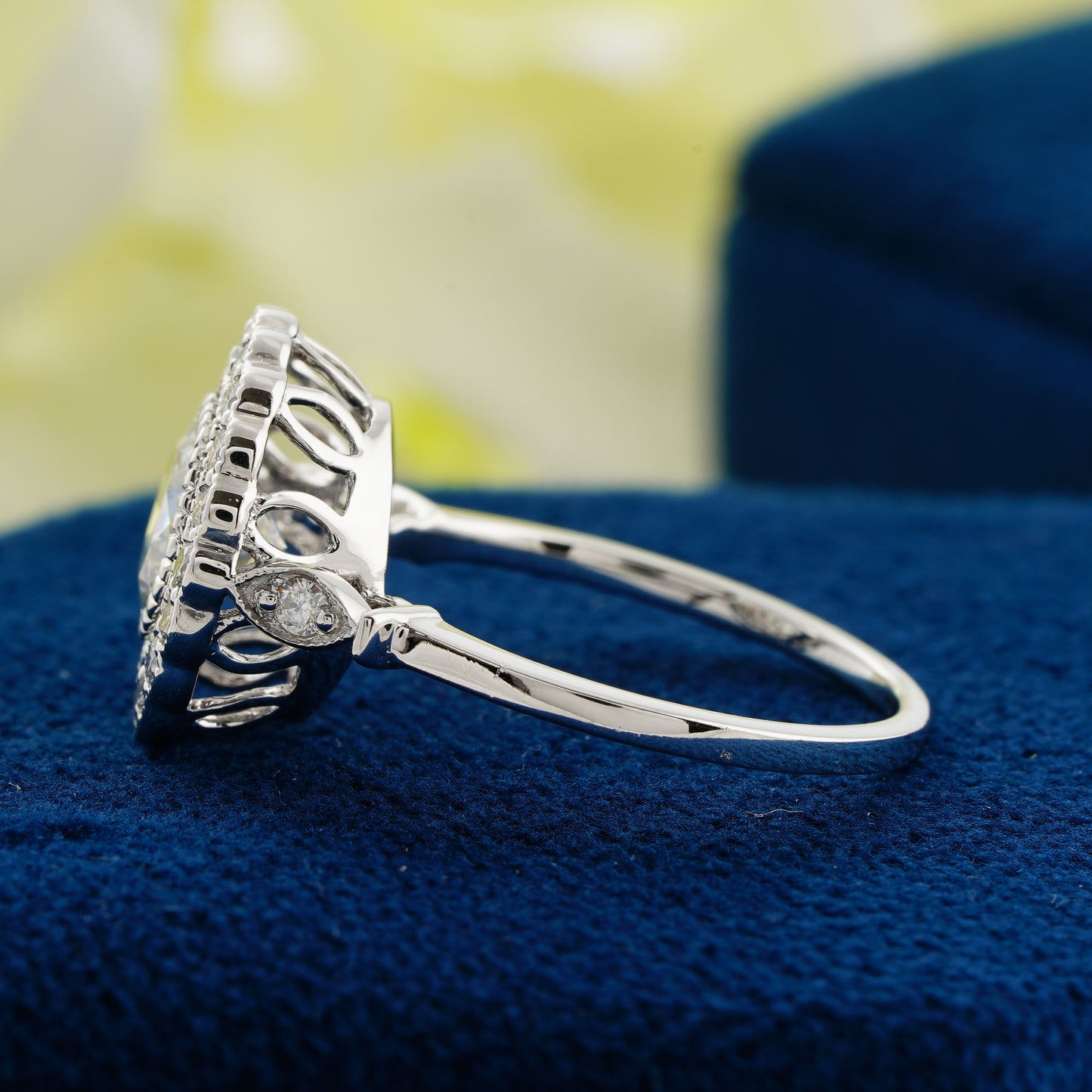 Eternal Bloom Diamond Ring – Where Love Finds Its Spark