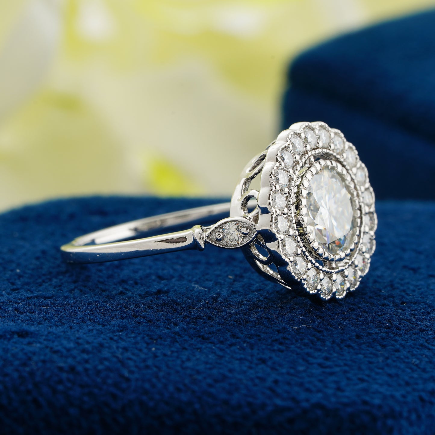 Eternal Bloom Diamond Ring – Where Love Finds Its Spark