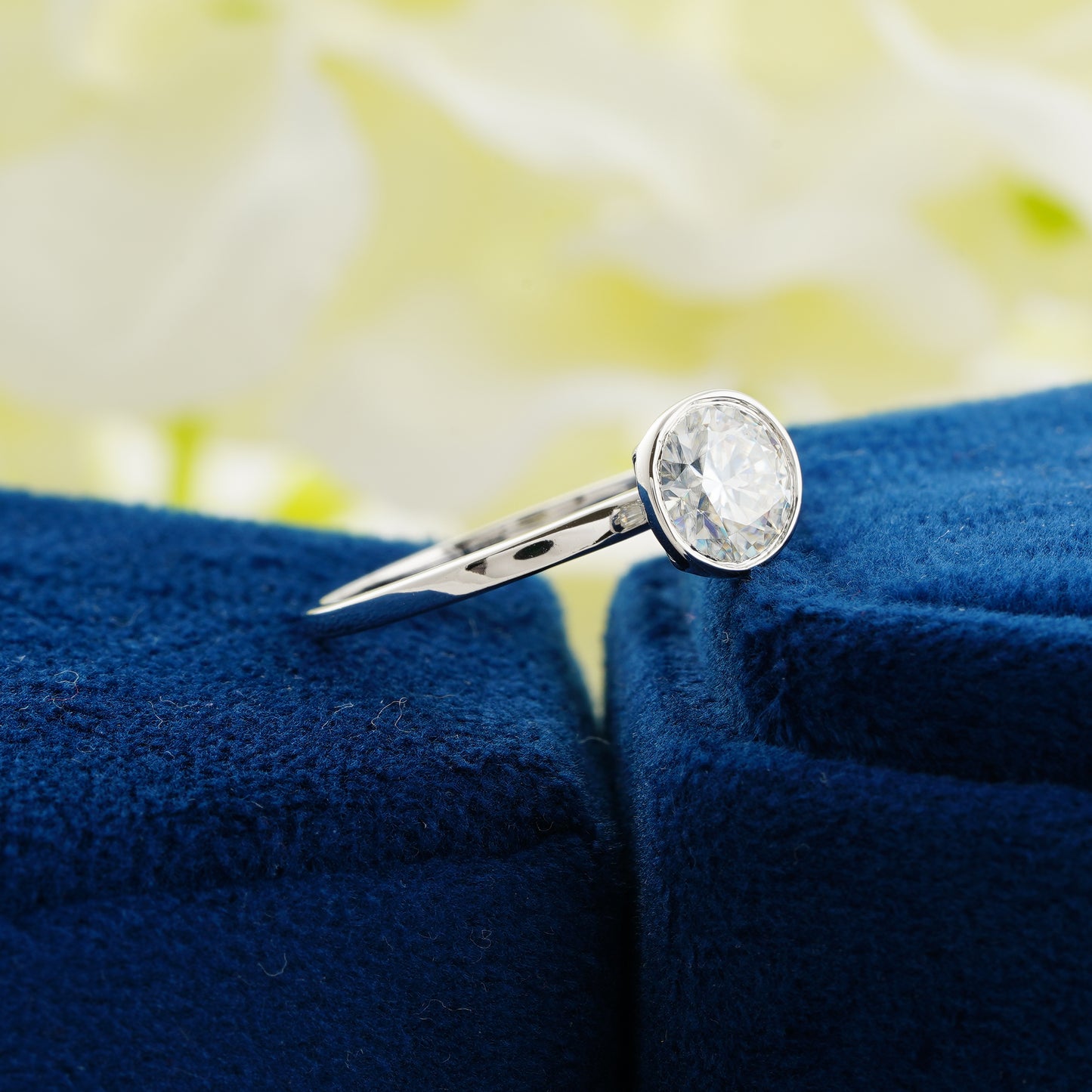 Snowflake Radiance Diamond Ring – A Whisper of Winter’s Magic