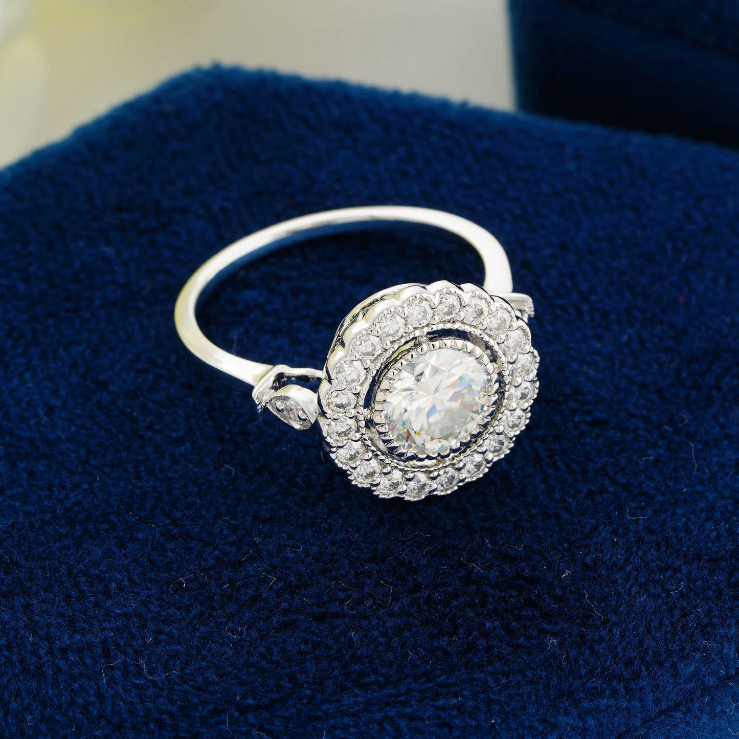 Eternal Bloom Diamond Ring – Where Love Finds Its Spark