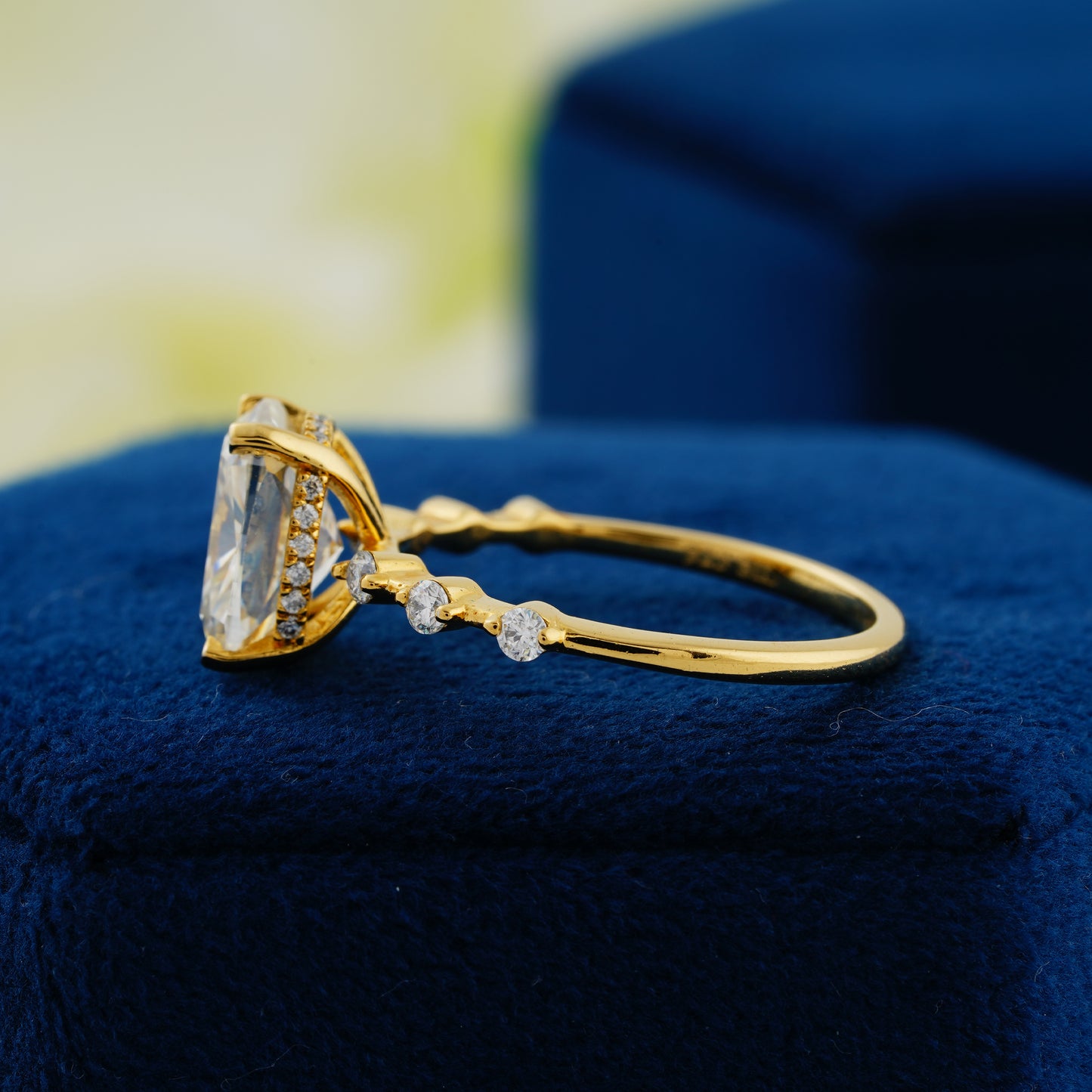 4 Carat Cushion Cut Diamond Engagement Ring – Fiery Sparkle & Luxury