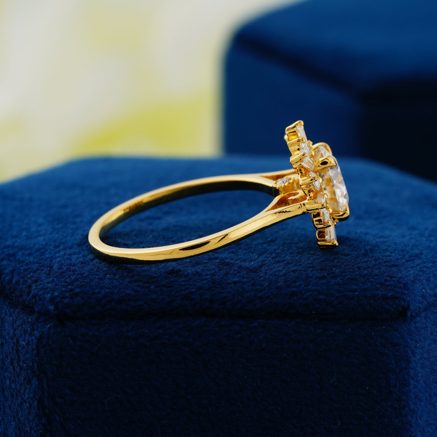 1.35 CT Round Cut Lab Grown Diamond Sunburst Halo Engagement Ring – A Spark of Eternal Light