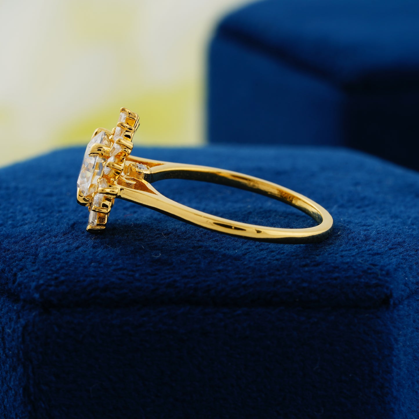 1.35 CT Round Cut Lab Grown Diamond Sunburst Halo Engagement Ring – A Spark of Eternal Light