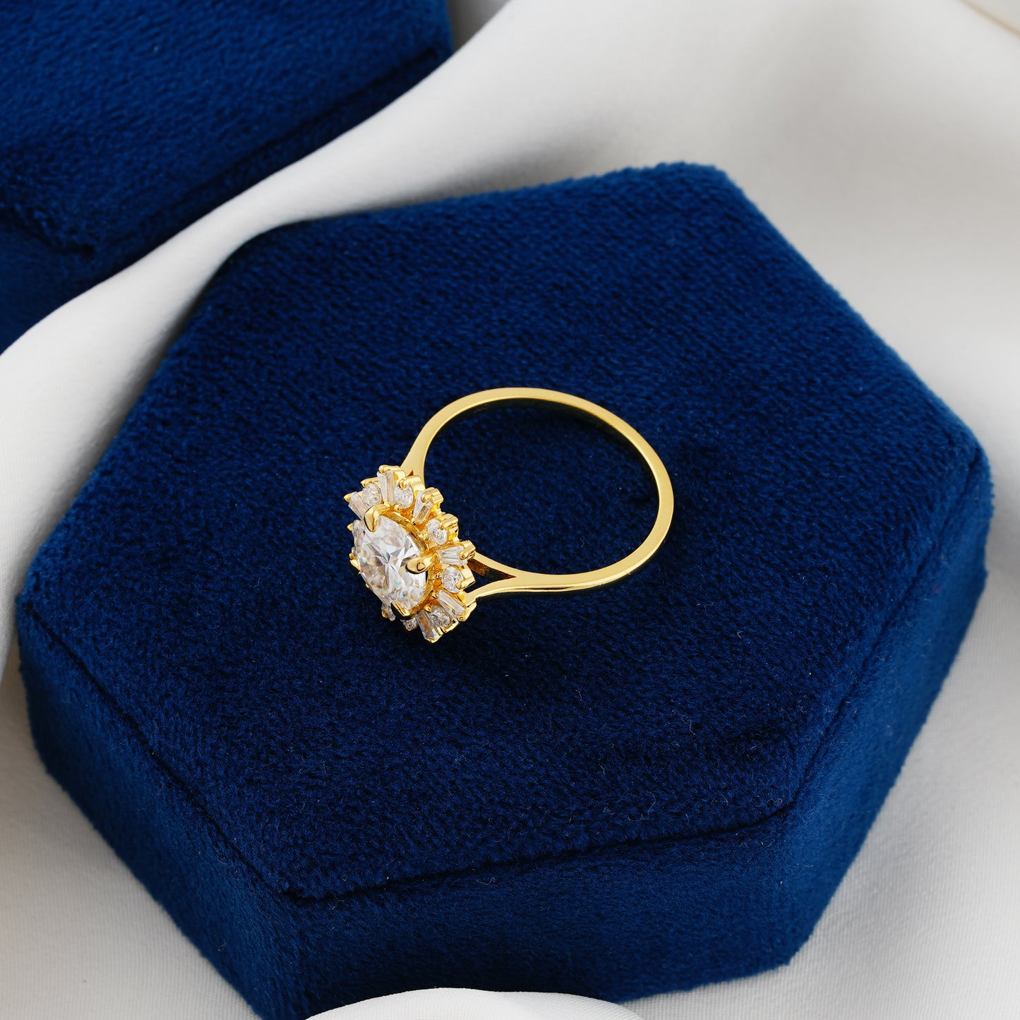 1.35 CT Round Cut Lab Grown Diamond Sunburst Halo Engagement Ring – A Spark of Eternal Light