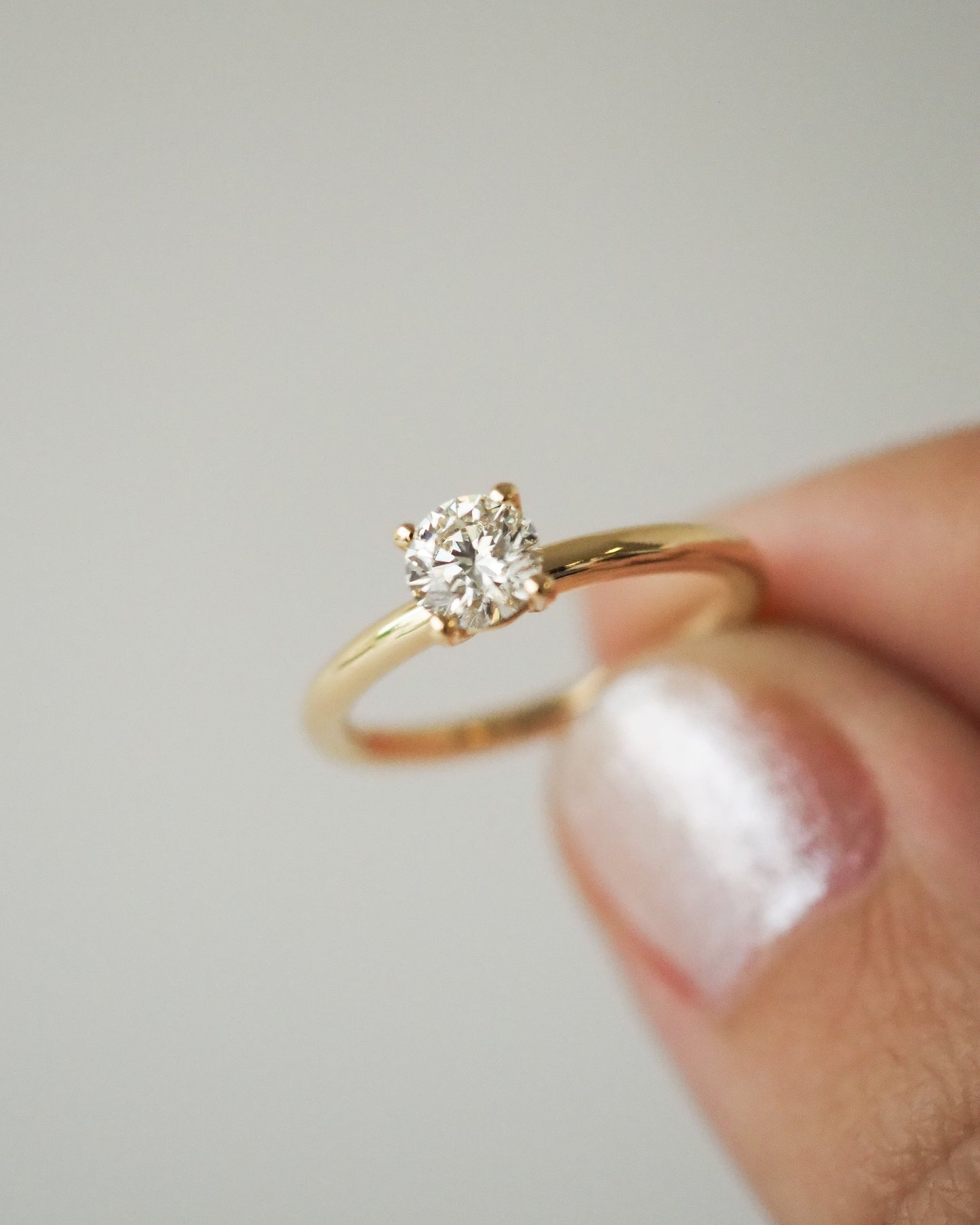 Title: Round Lab Diamond Solitaire Ring with Plain Band