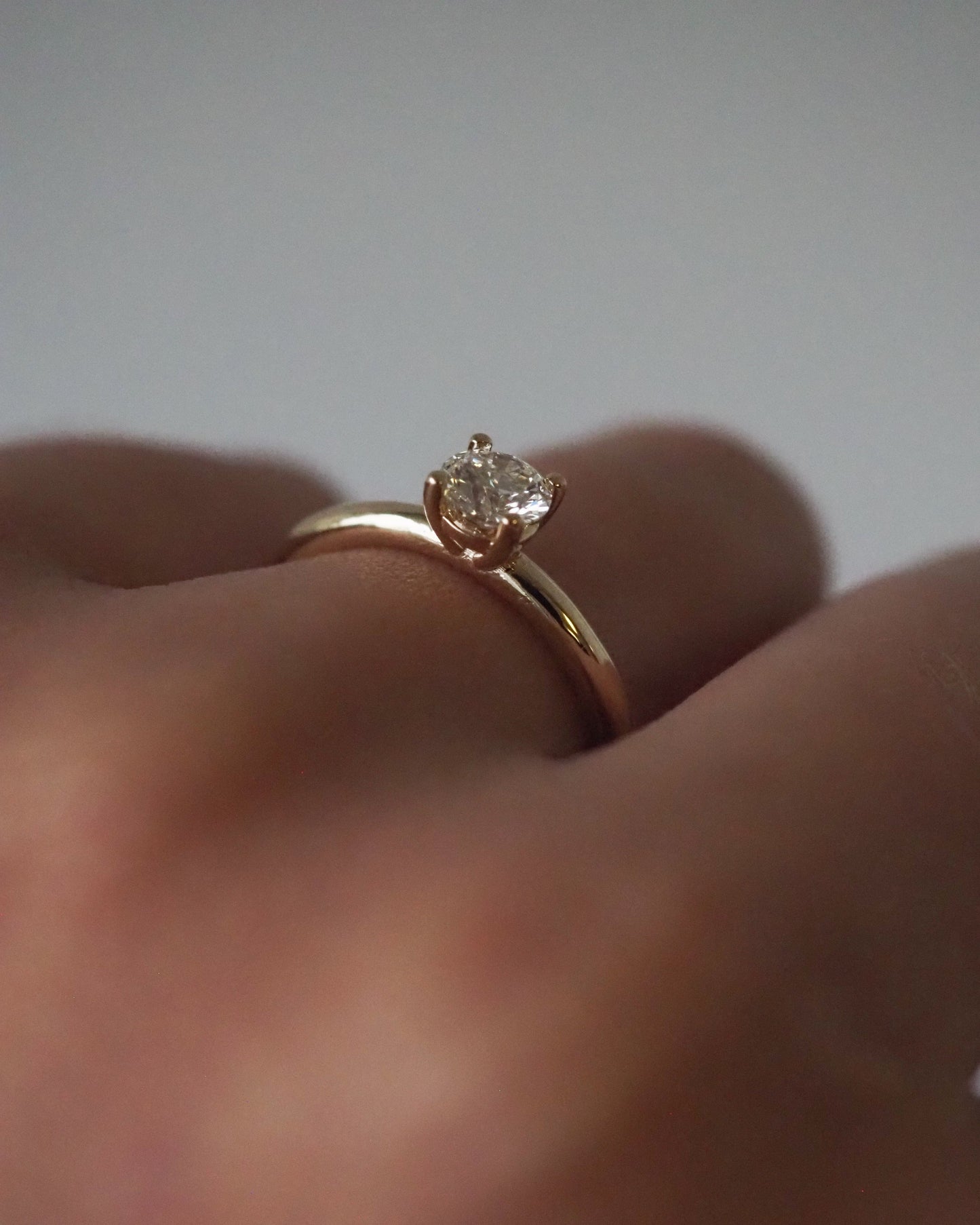 Title: Round Lab Diamond Solitaire Ring with Plain Band
