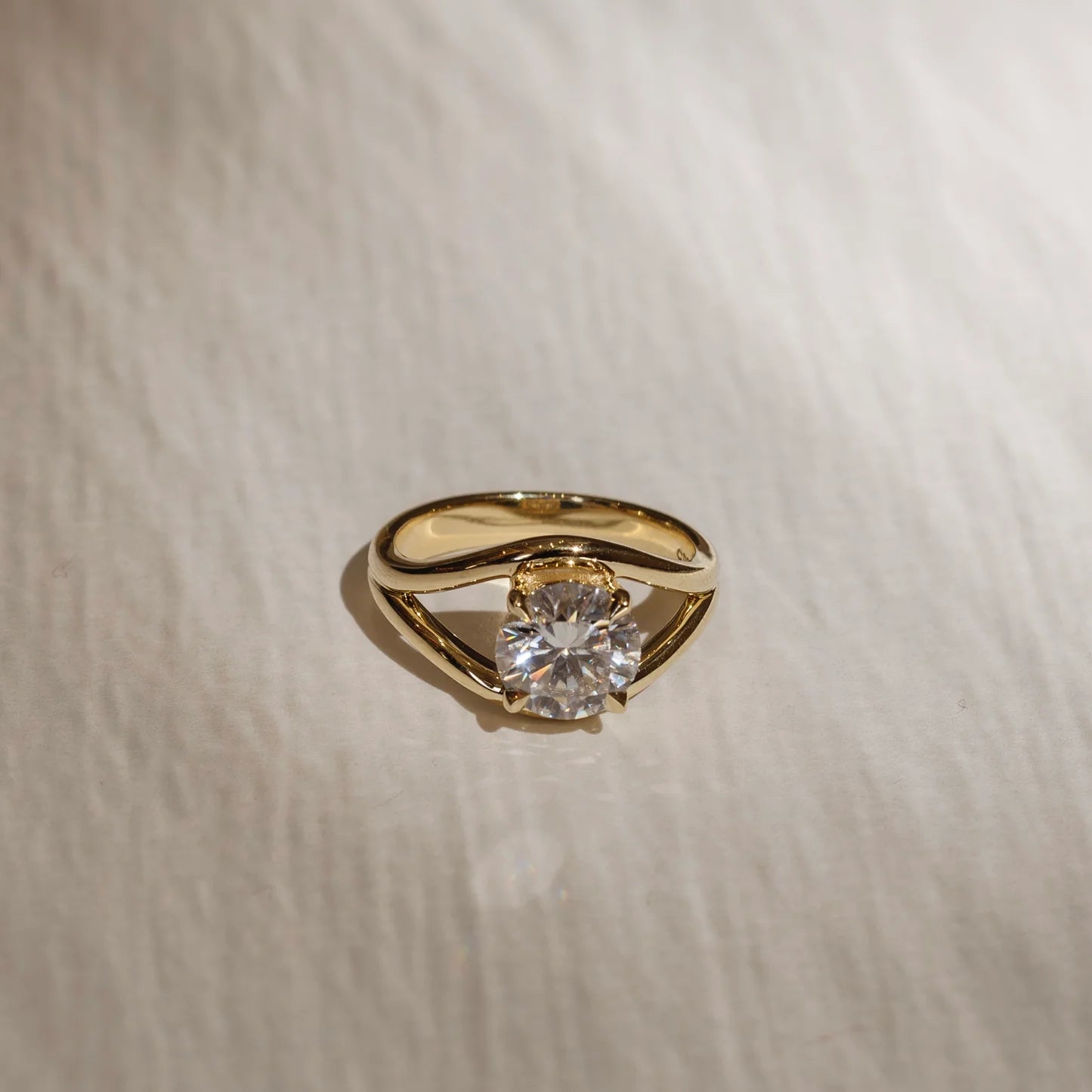 Round Brilliant Lab-Grown Diamond Solitaire Engagement Ring with Split Shank
